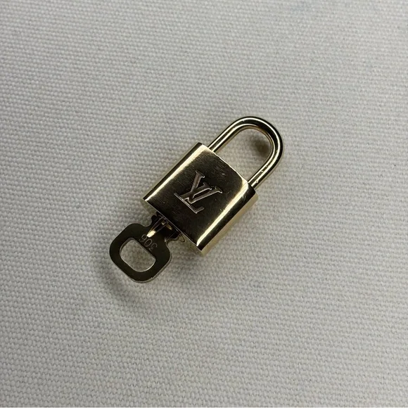 Louis Vuitton lock and key #306 - Picture 6 of 6